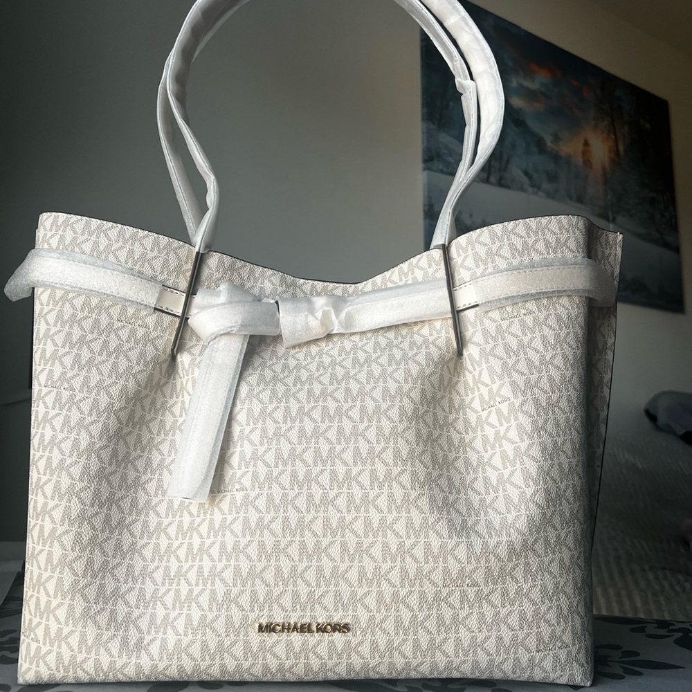 NWT Michael Kors Emilia White Tote Bag